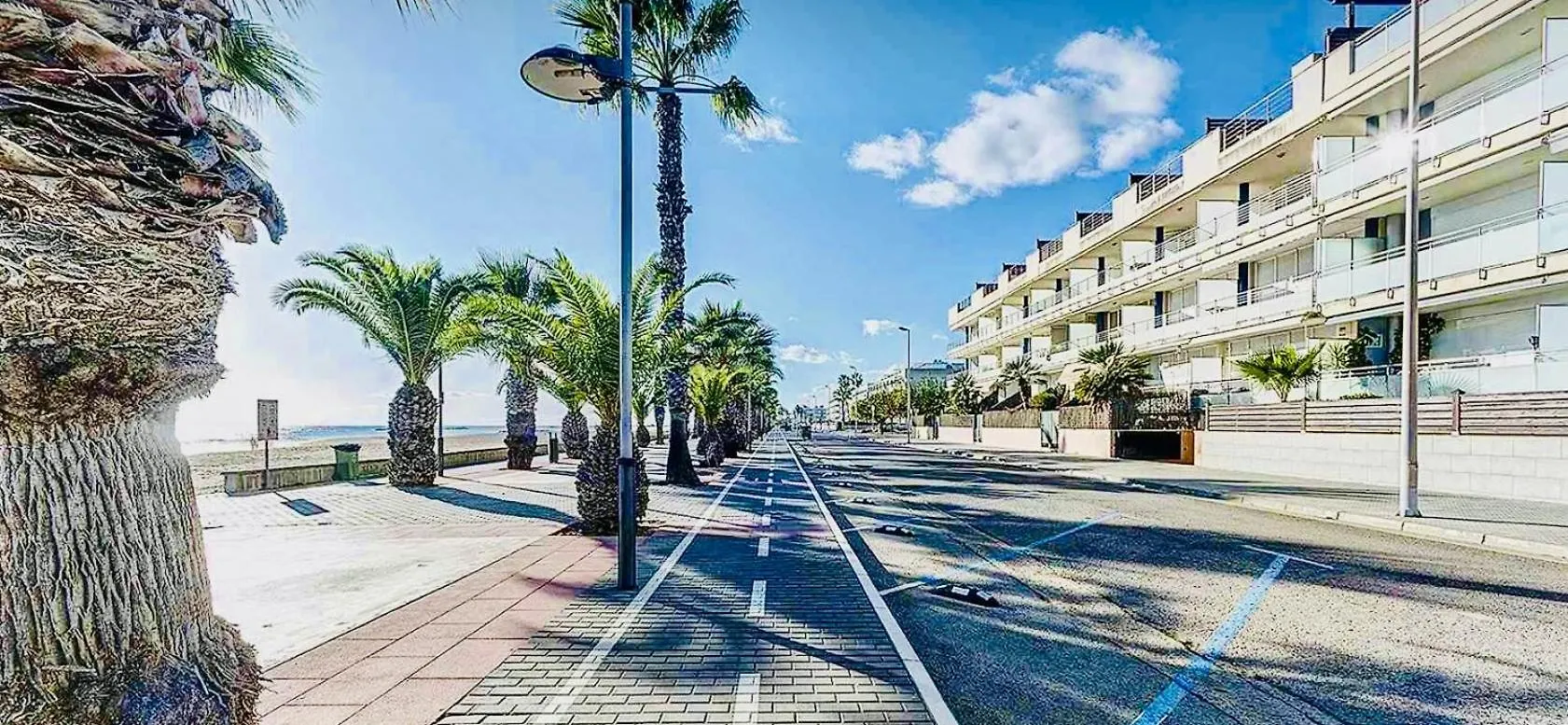 Frente Al Mar Salida Directa Por Jardin A Playa 30 M Agua Apartment Cubelles Spain