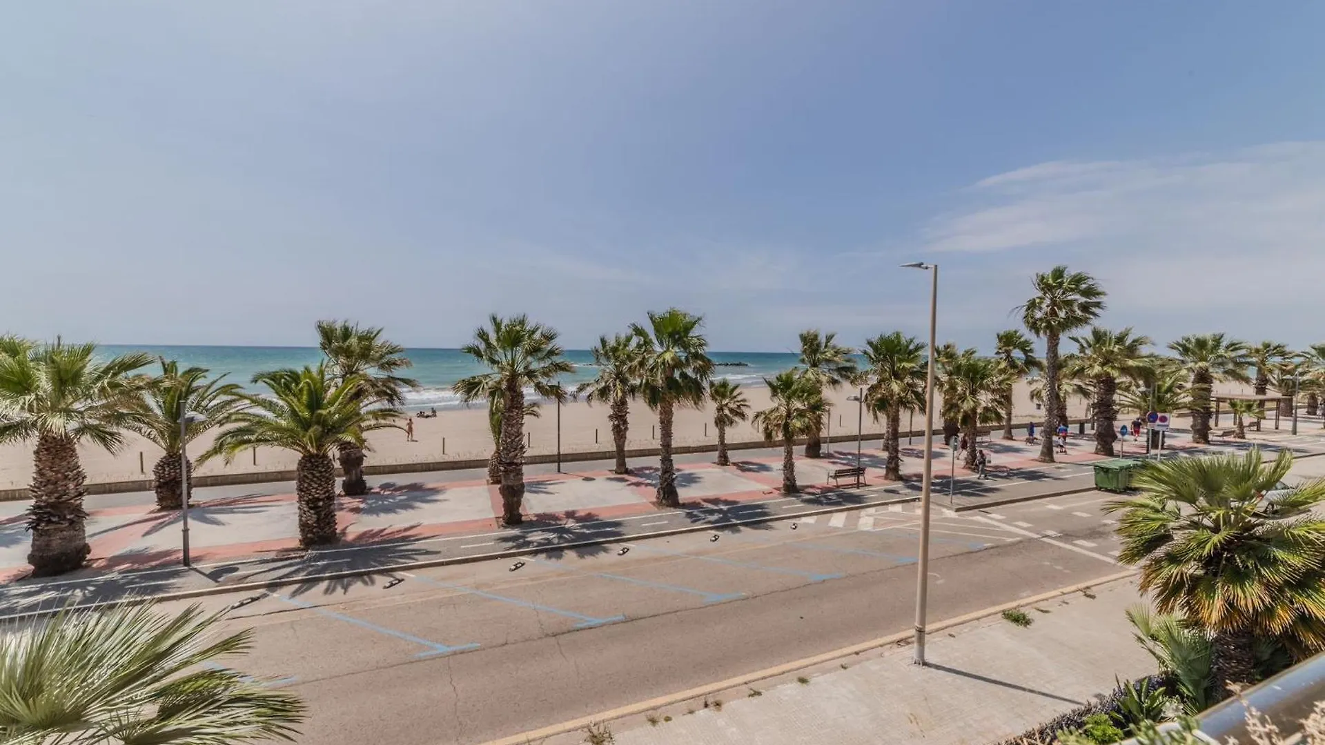 Frente Al Mar Salida Directa Por Jardin A Playa 30 M Agua Apartment Cubelles Spain